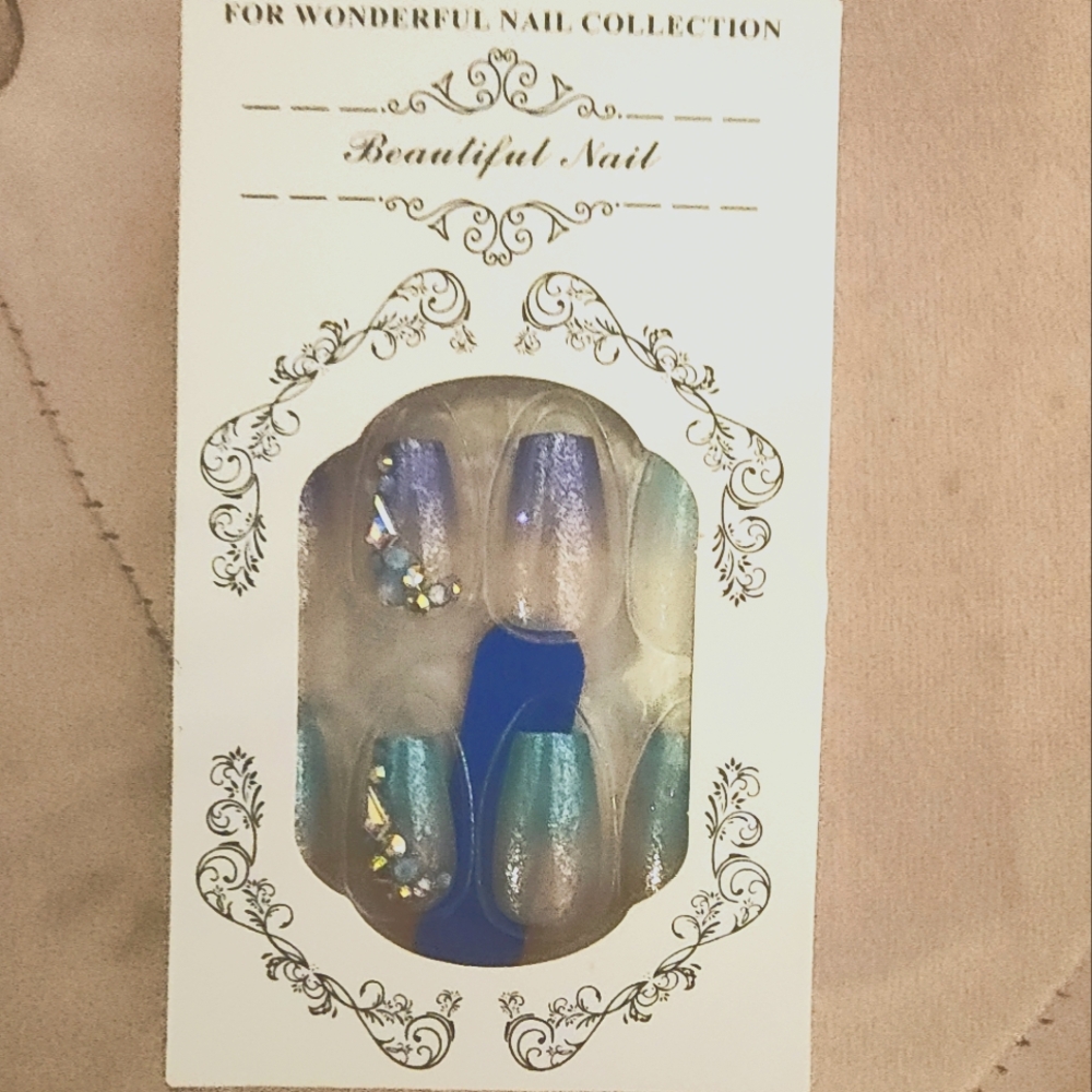 nails